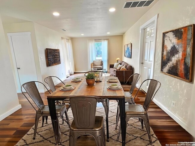 Photo - 6803 Indian Lake Dr