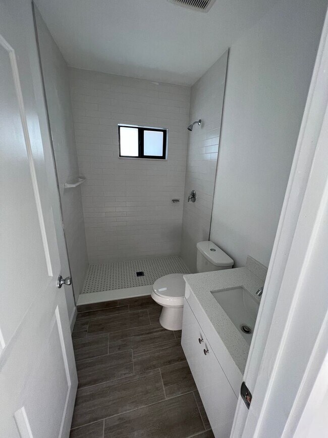 Photo - 544 NW 35 ST Unit 544 NW 35 street #Upstairs