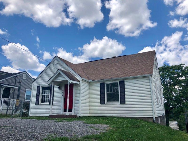 Front of house has parking. - 604 Hamilton Ave (Nashville, TN)