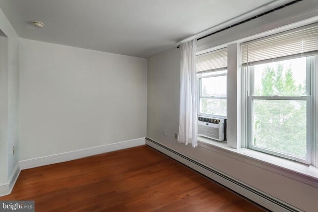Building Photo - 400 N 32nd St Unit A Rental