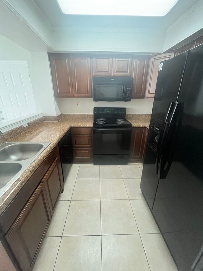 ONE BEDROOM ONE BATHROOM! WATERFRONT COMMU... - ONE BEDROOM ONE BATHROOM! WATERFRONT COMMU... Condo Unit 15