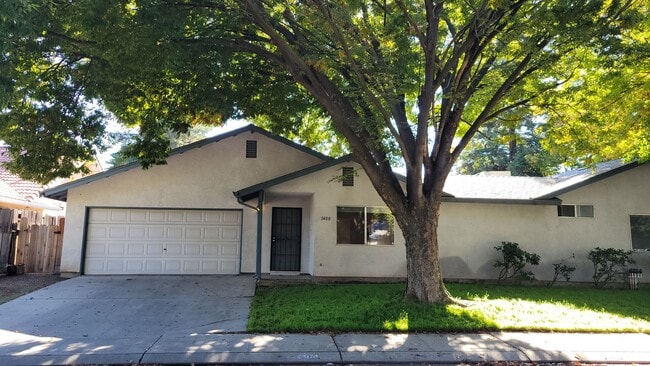 Building Photo - Sunnyside & Montero Unit 1400 Montero Way, Modesto, Calif.
