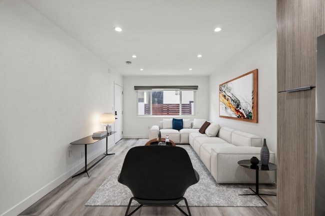 Photo - 2034 S Garth Ave Unidad 3