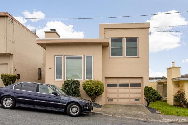 Building Photo - 2 Lapham Way Rental