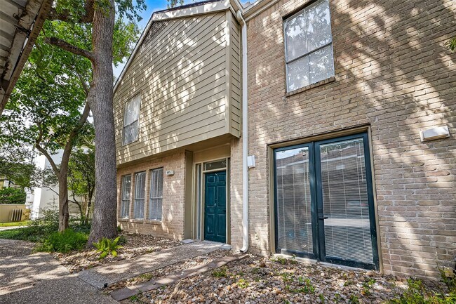 Building Photo - 2100 Tanglewilde St Unit 195 Rental