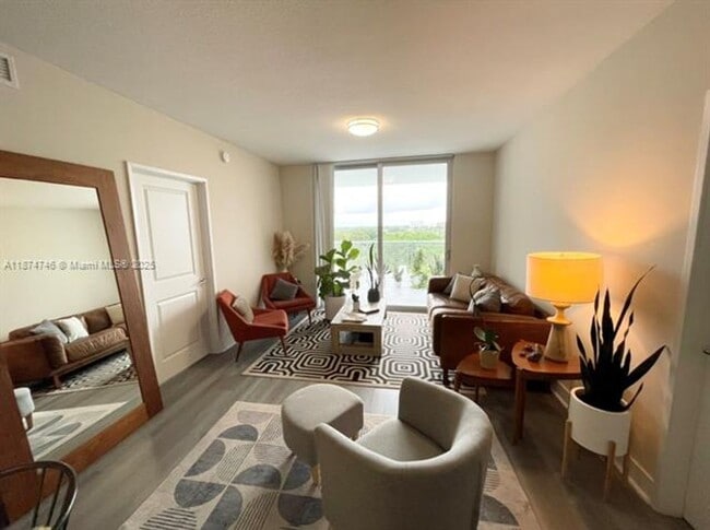 Building Photo - 2700 SW 27th Ave Unit 2700 SW 27th Ave  Apt 704