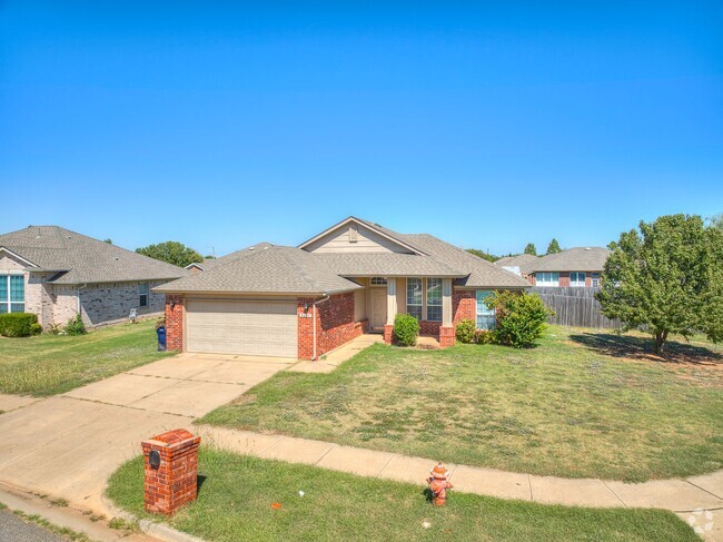 Building Photo - Updated home in Edmond + 3 bed + 2 bath + ...