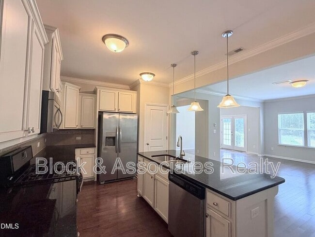 210 Hamlet Pl