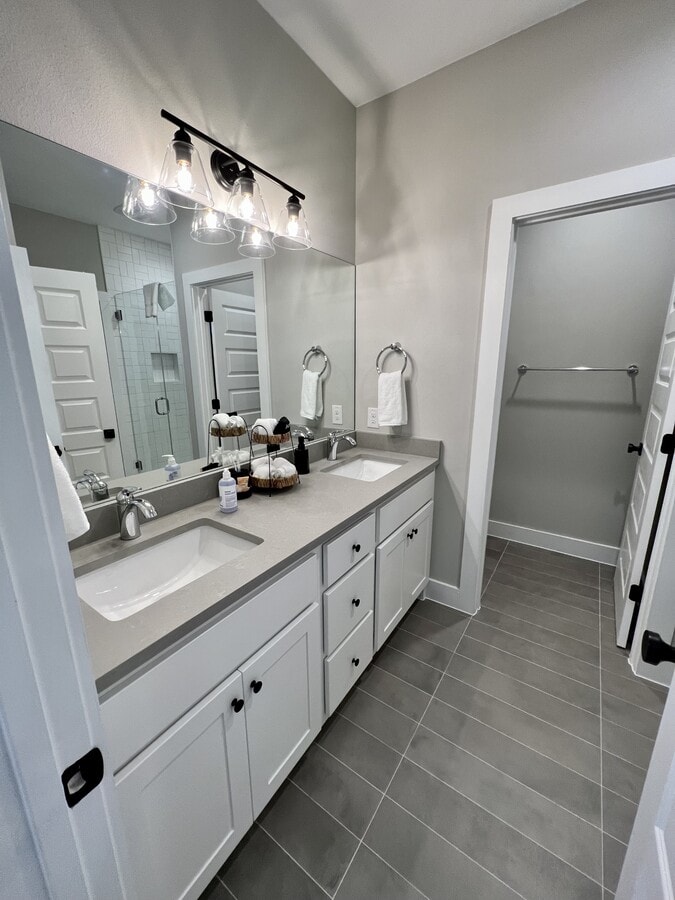 Photo - 216 E 20th St