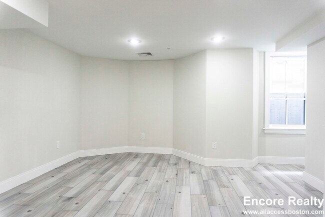 Photo - 79 Linden St Unit 7