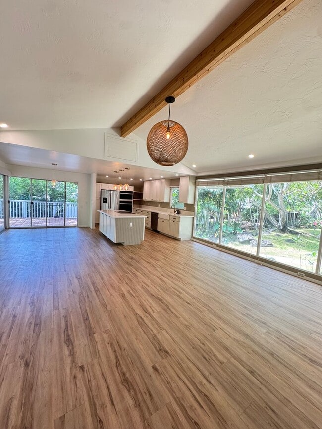 Building Photo - 3 BED, 2 BATH, 2 Parking with AC- Kalani I...