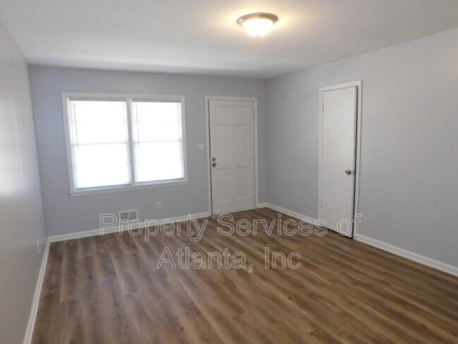 Photo - 5952b Medlock Ave