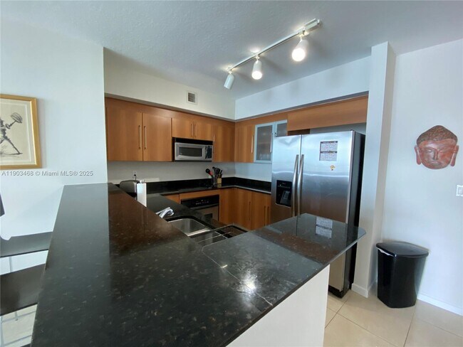 Building Photo - 325 S Biscayne Blvd Unit 3015