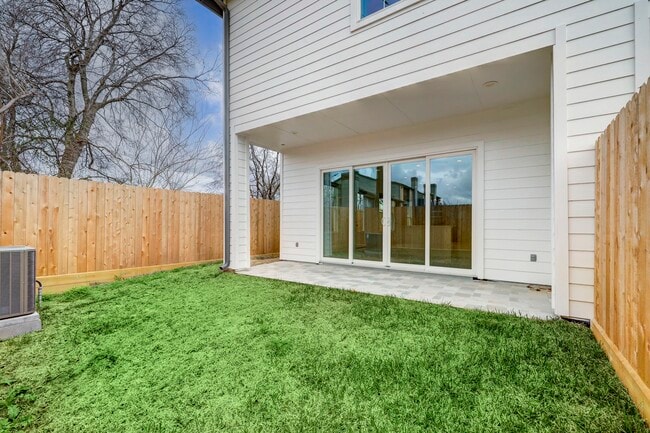 Photo - 2133 Naomi St