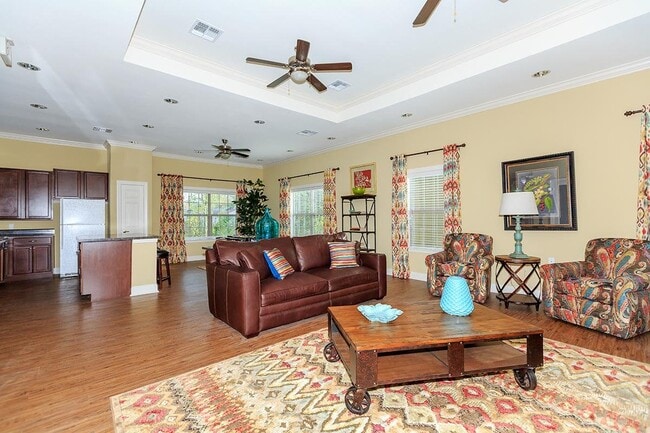 Photo - 401 N Elm St Unidad #401