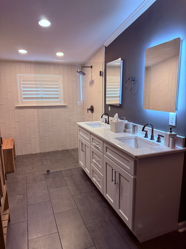 Photo - 369 Blackmore Rd