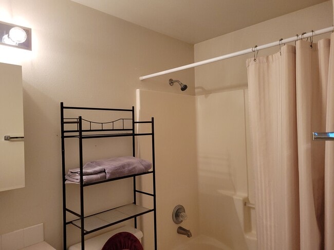 Photo - 326 NE Kingwood Pl Unit Studio