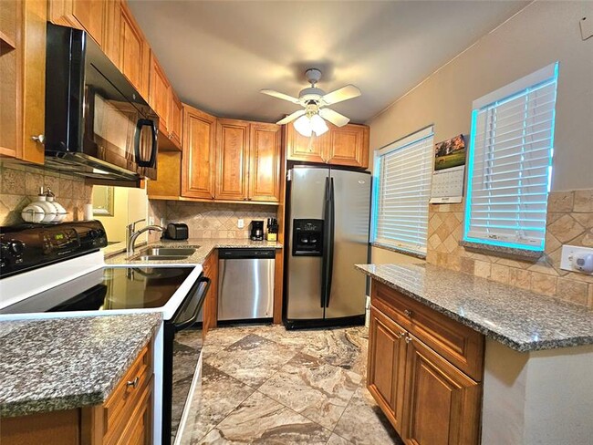 Building Photo - 2141 NE 1st Ct Unit 201 Rental
