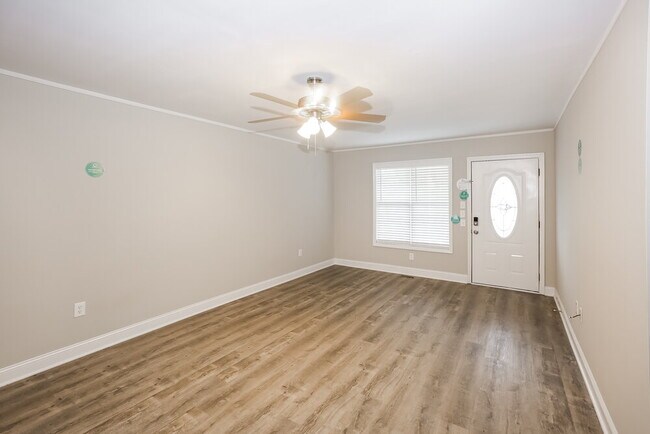 Photo - 974 Braxton Dr