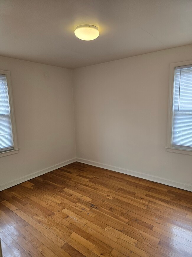 Building Photo - 404-410 East Bruce Unit 410-3