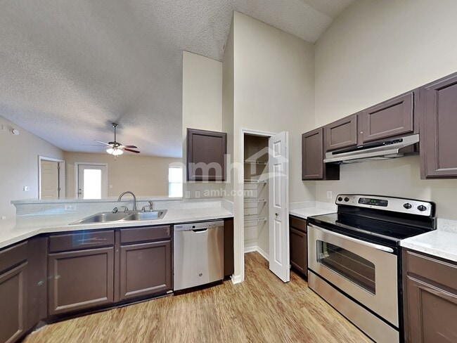 Photo - 1757 Chandelier Cir E