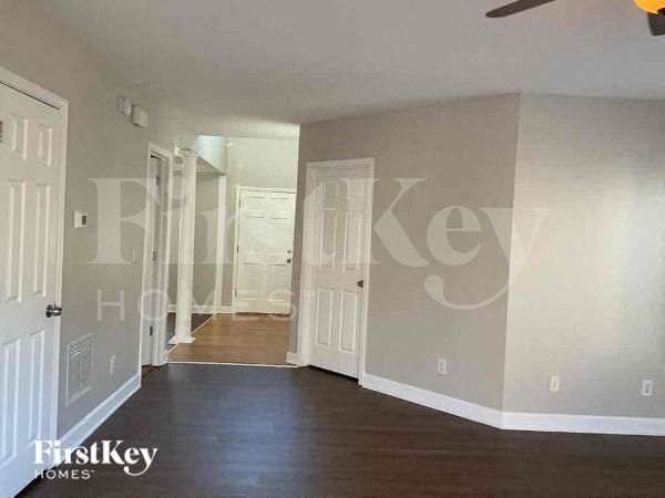 Photo - 1520 Maplewood Ct