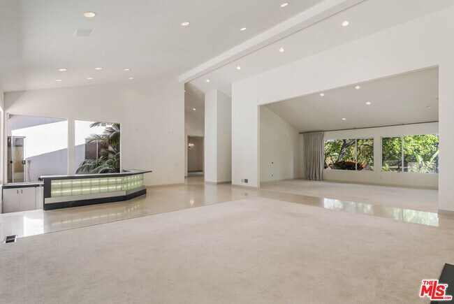 Photo - 811 N Hillcrest Rd