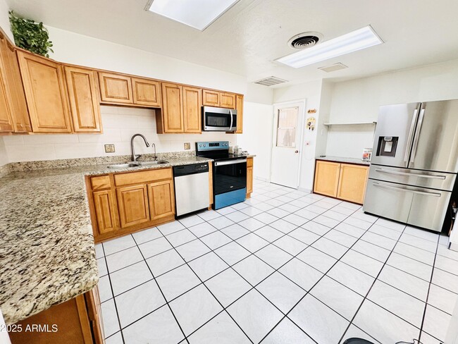 Photo - 936 E 7th Dr