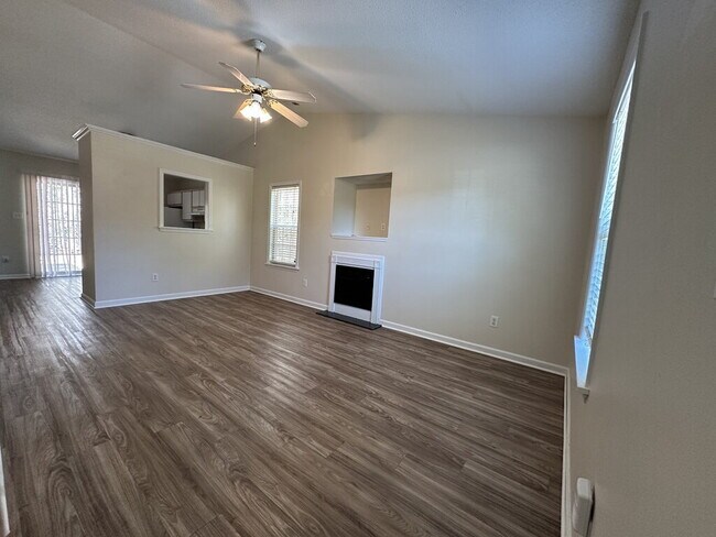 Photo - 400 Winners Cir S