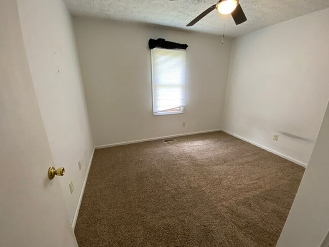 Photo - 2 bed - 1 bath - 1 Car Garage Duplex w/ Utilities