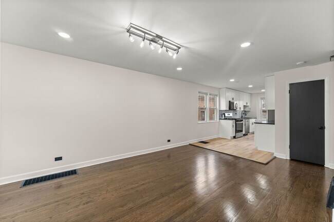 Photo - 5251 S Hamlin Ave