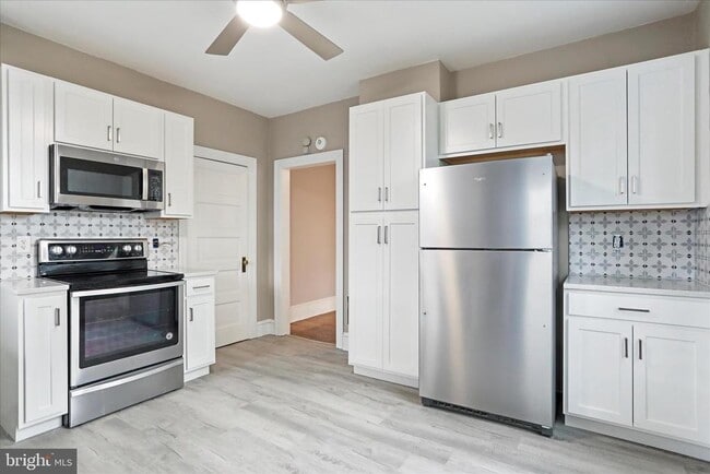 Building Photo - 1052 Edgar Ave