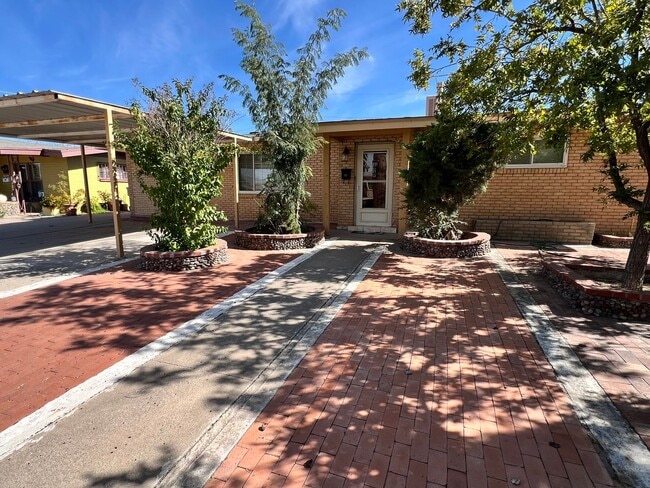 Building Photo - Charming Hacienda-Style Home with Spacious...