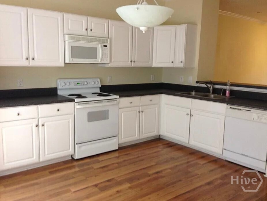 Photo - 205 Woodstone Dr