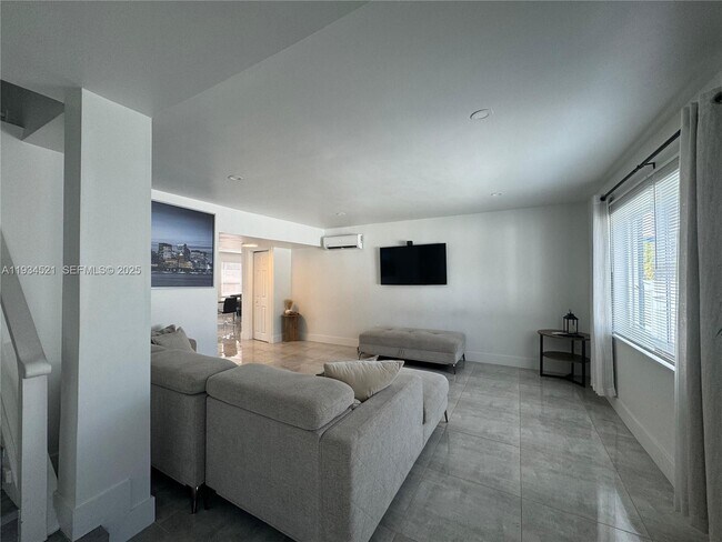 Photo - 1904 SW 28th St Unit N/A