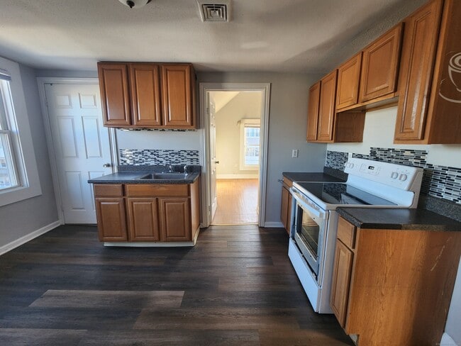 Photo - 100 Rhodes St Apartment Unit 3