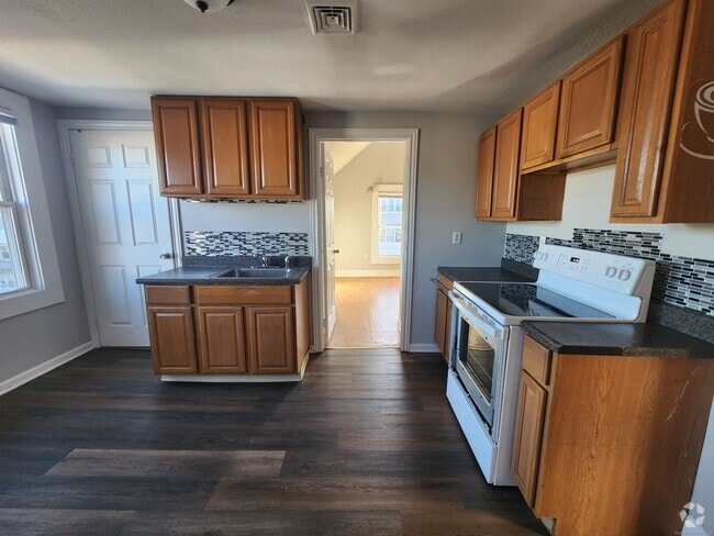Building Photo - 100 Rhodes St Unit 3 Rental