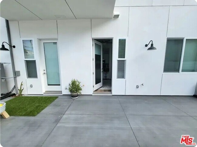 2503 Phelan Ln