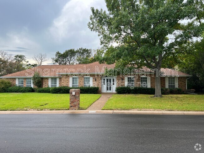 Building Photo - 3700 Greenleaf Dr Rental