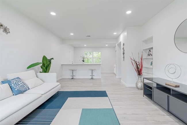 3607 Luca St