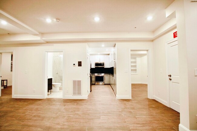 Building Photo - 1614 Beacon St Unit 11 Rental
