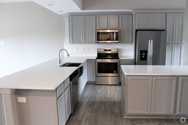 Building Photo - Luxury Lakeview 2 bedroom 2 bath Apartment... Unit 123