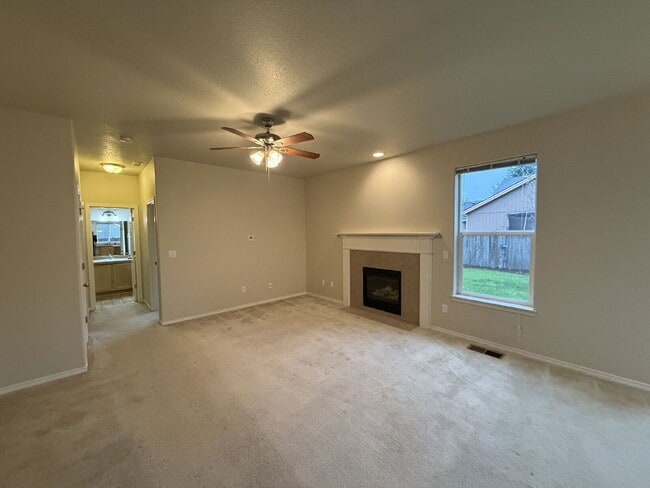 Photo - 1182 Throne Dr