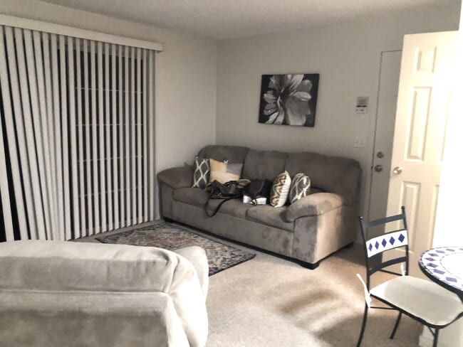 Building Photo - 11 Saint James Pl Unit 11