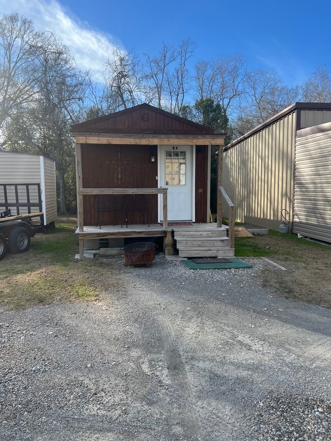Building Photo - 417 Young St Rental