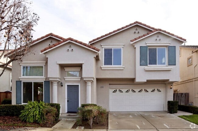 Building Photo - Beautiful 5-Bedroom Home in the Northgate ...