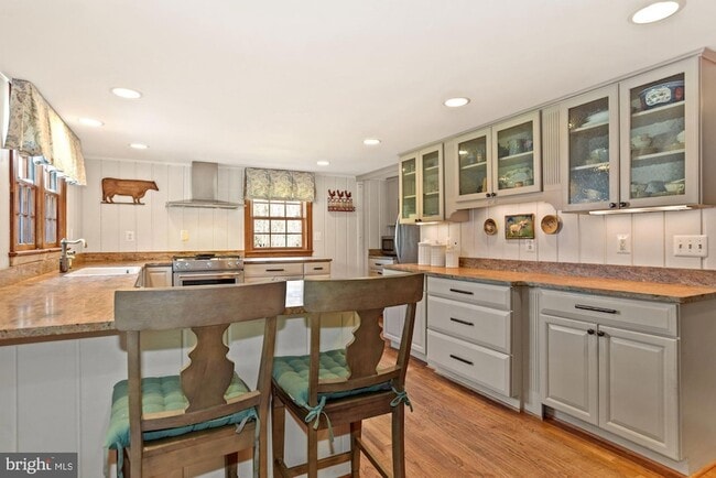 Photo - 326 Walker Rd