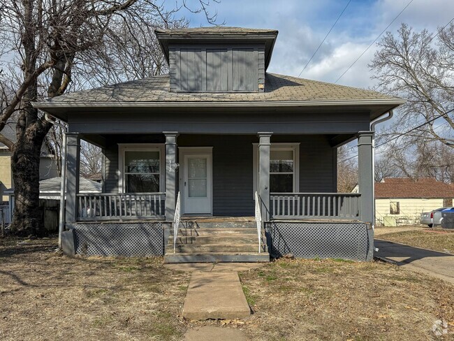 Building Photo - 2 bedroom 1 bath near Washburn University Rental