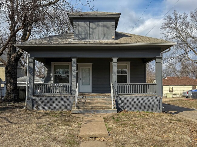 2 bedroom 1 bath near Washburn University - 2 bedroom 1 bath near Washburn University House