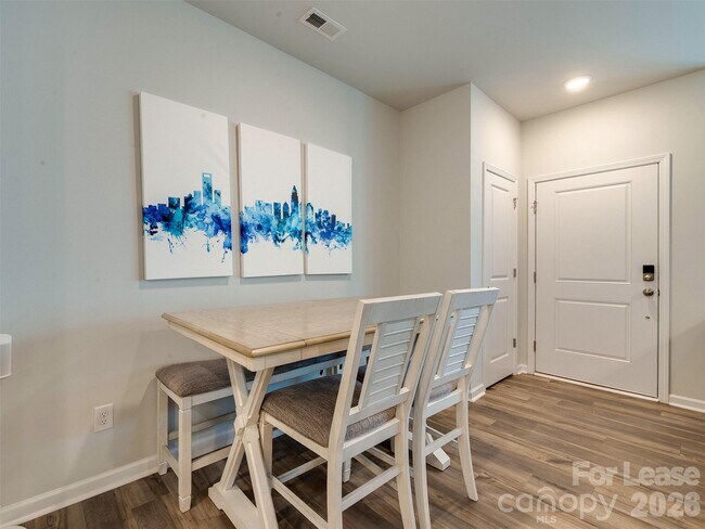 Photo - 3329 Ada Ml Aly